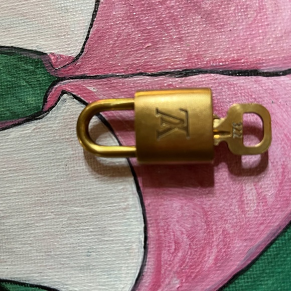 🛑sold🛑#322 Louis Vuitton Gold Padlock with Key - Picture 2 of 4